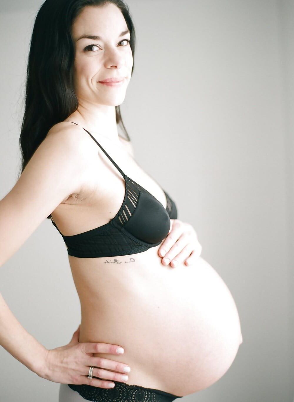 Boudoir pregnant woman