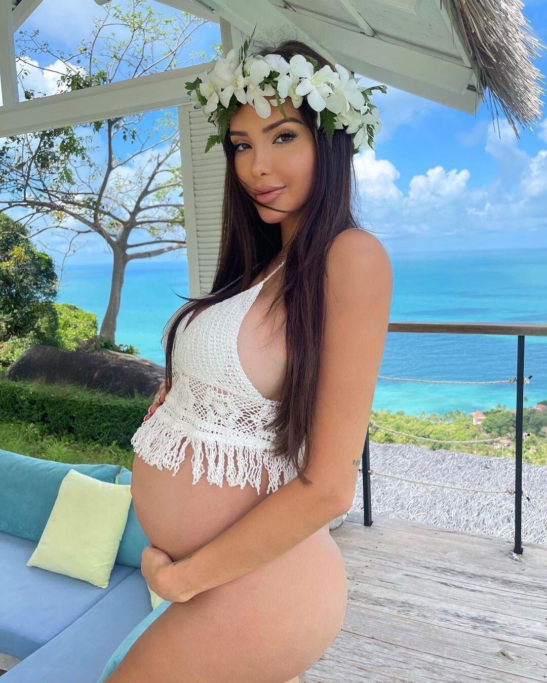  Nabilla Vergara pregnant