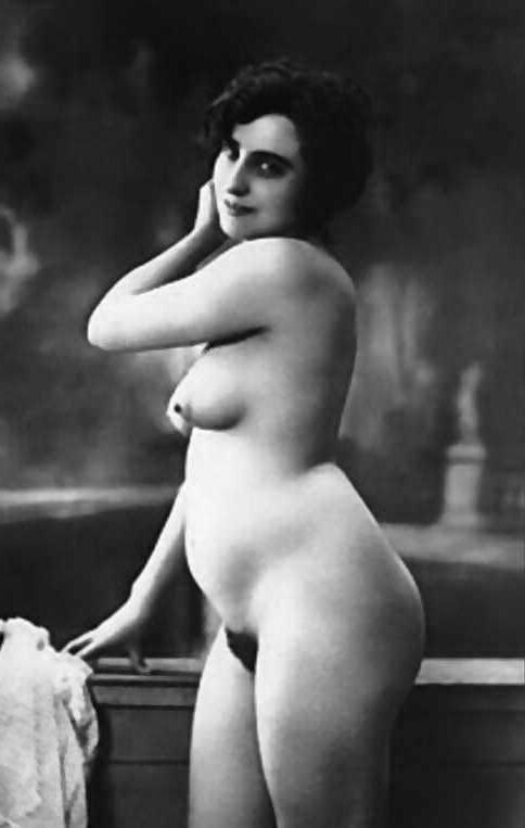 August 23 Vintage pregnant beauties in black and white