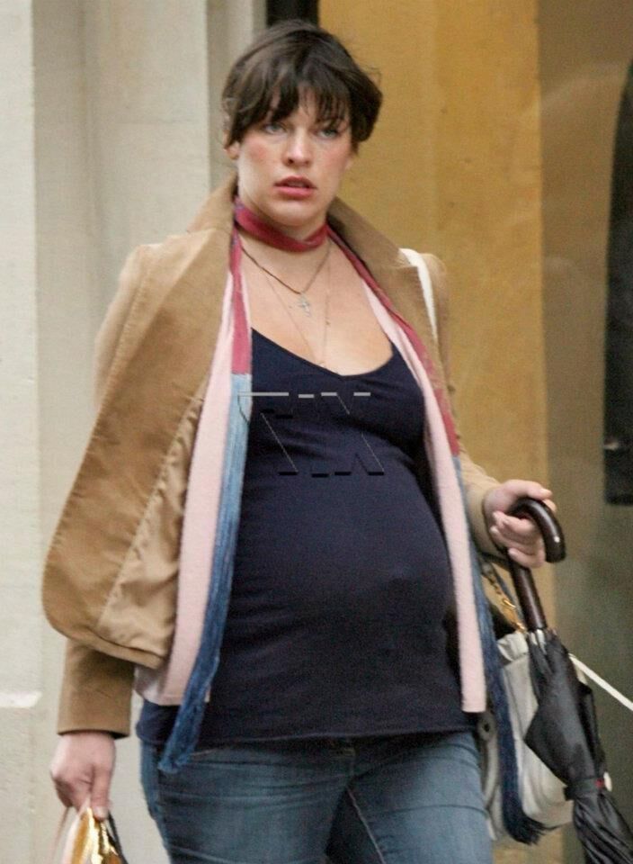 Milla Jovovich pregnant