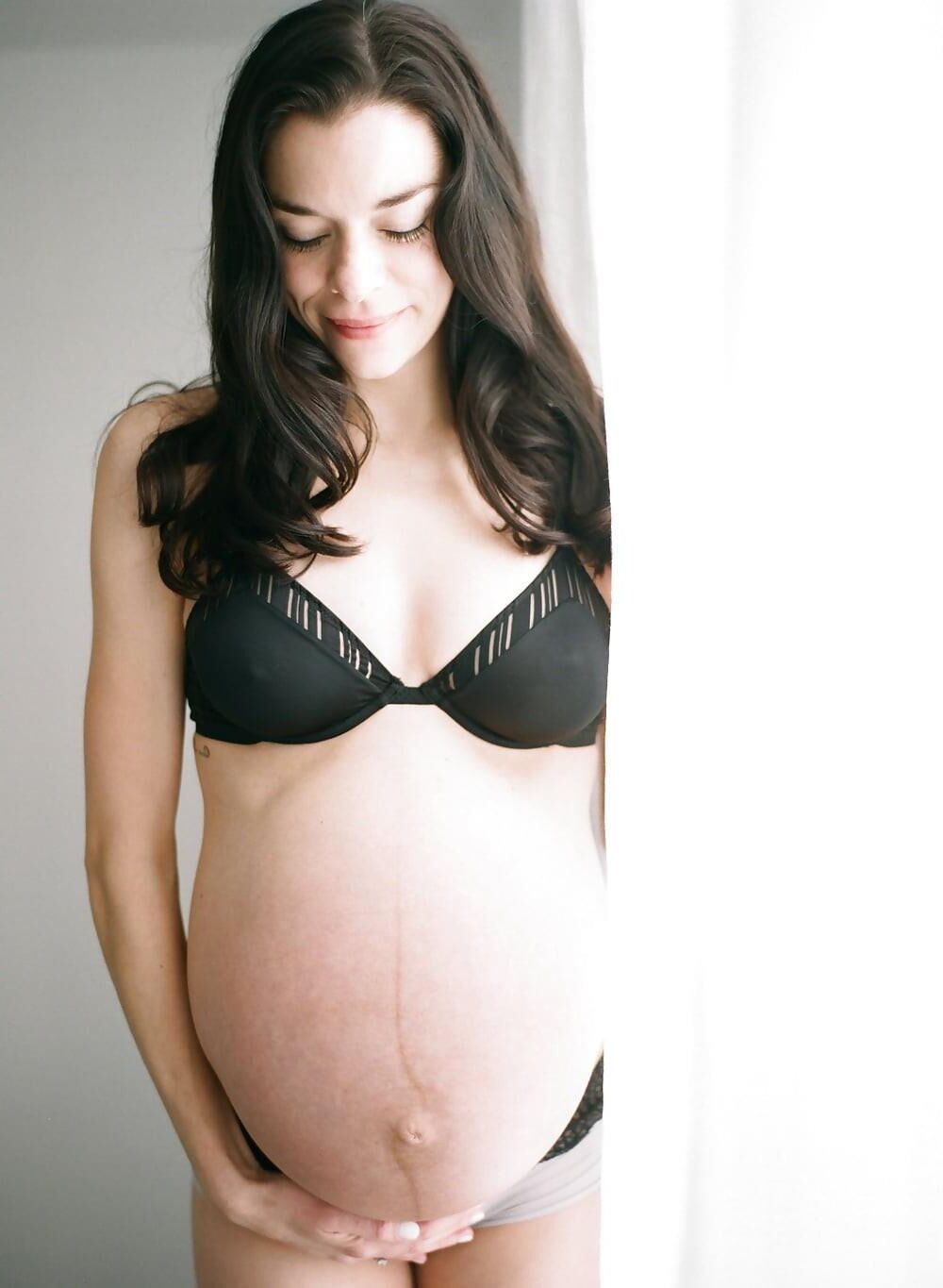 Boudoir pregnant woman