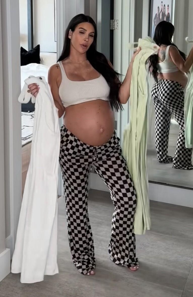 MILF pregnant Krystiana