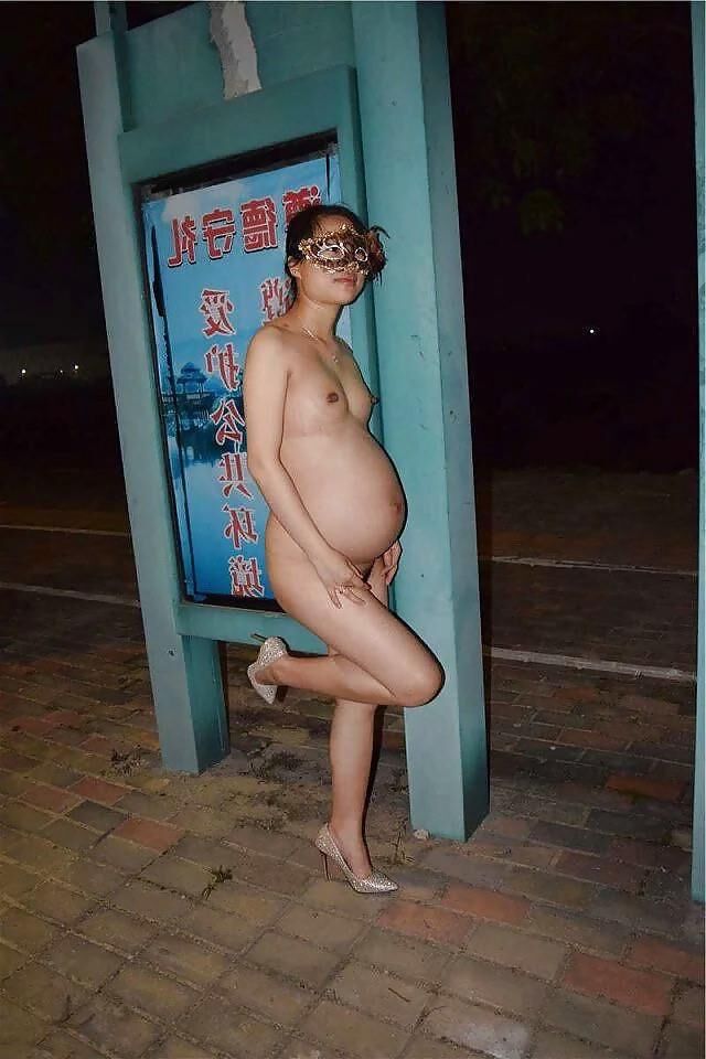 Chinese pregnant in public