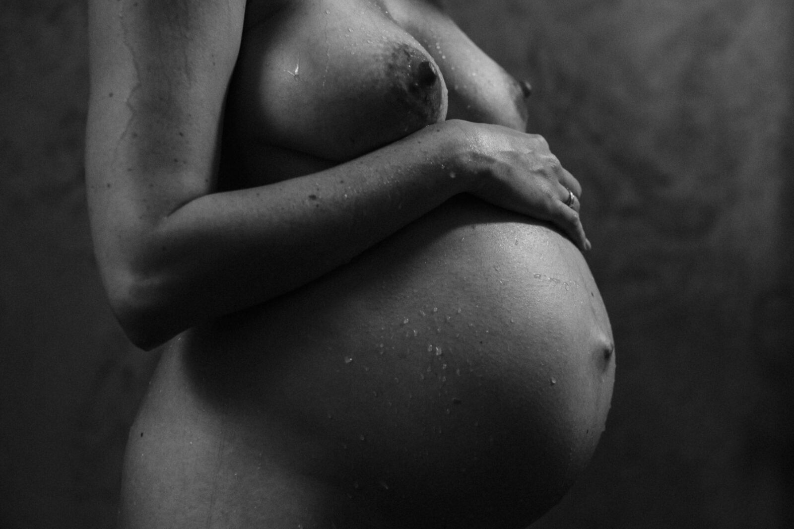 Artistic phoro shoot of a pregnant woman