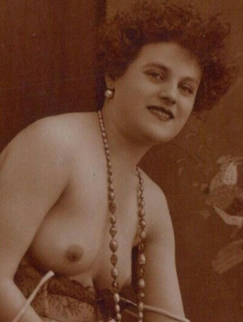 Inverted nipples - vintage ladies from 1910s to 1990s