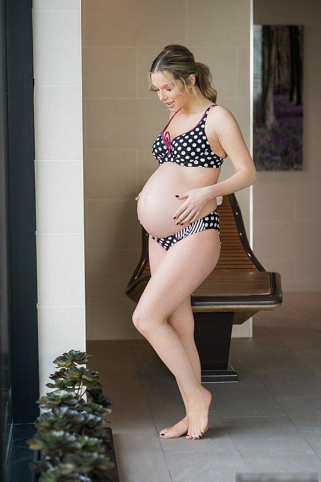  Helen Flanagan pregnant