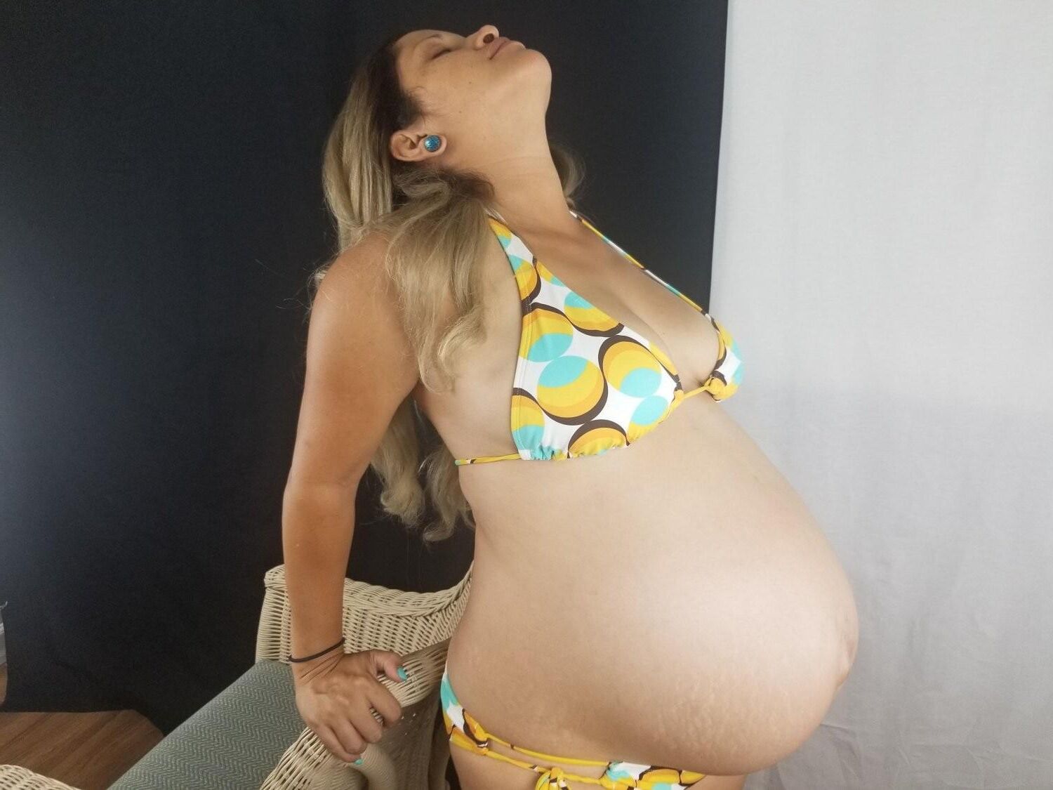 Pregnant MILF