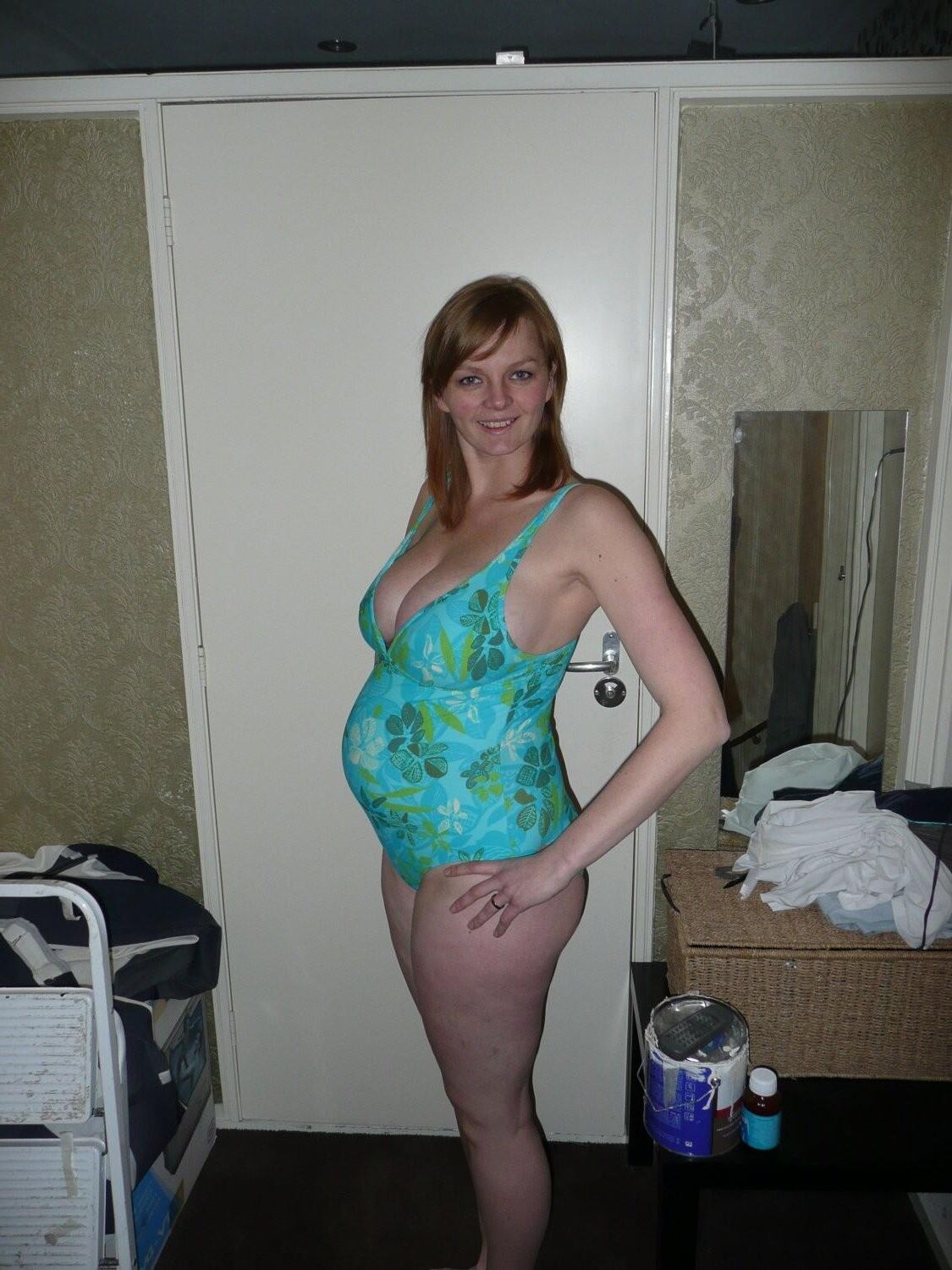 Dutch pregnant MILF