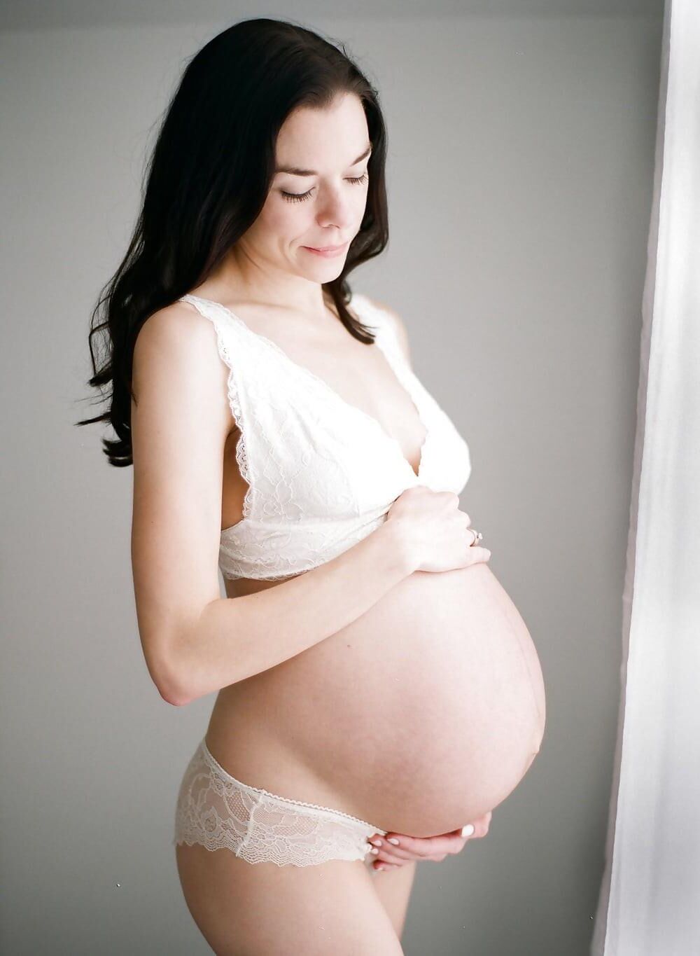 Boudoir pregnant woman