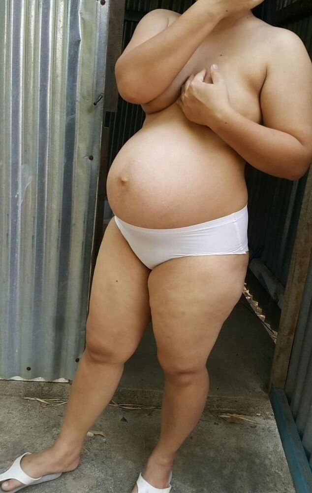 Pregnant mom who likes to show her belly