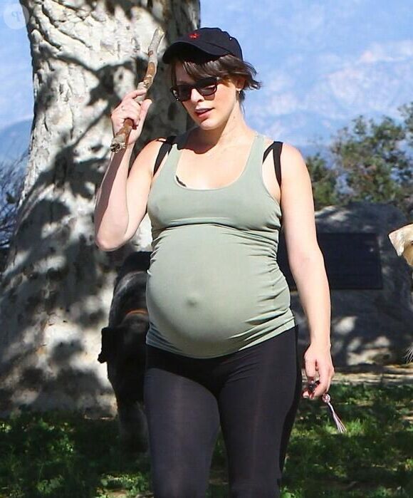 Milla Jovovich pregnant