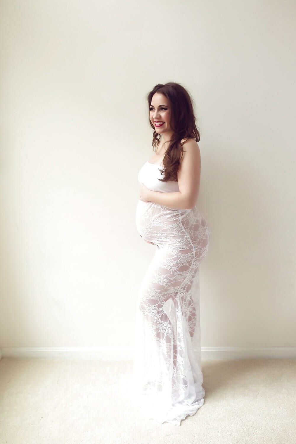 [Pregnant] woman photo shoot