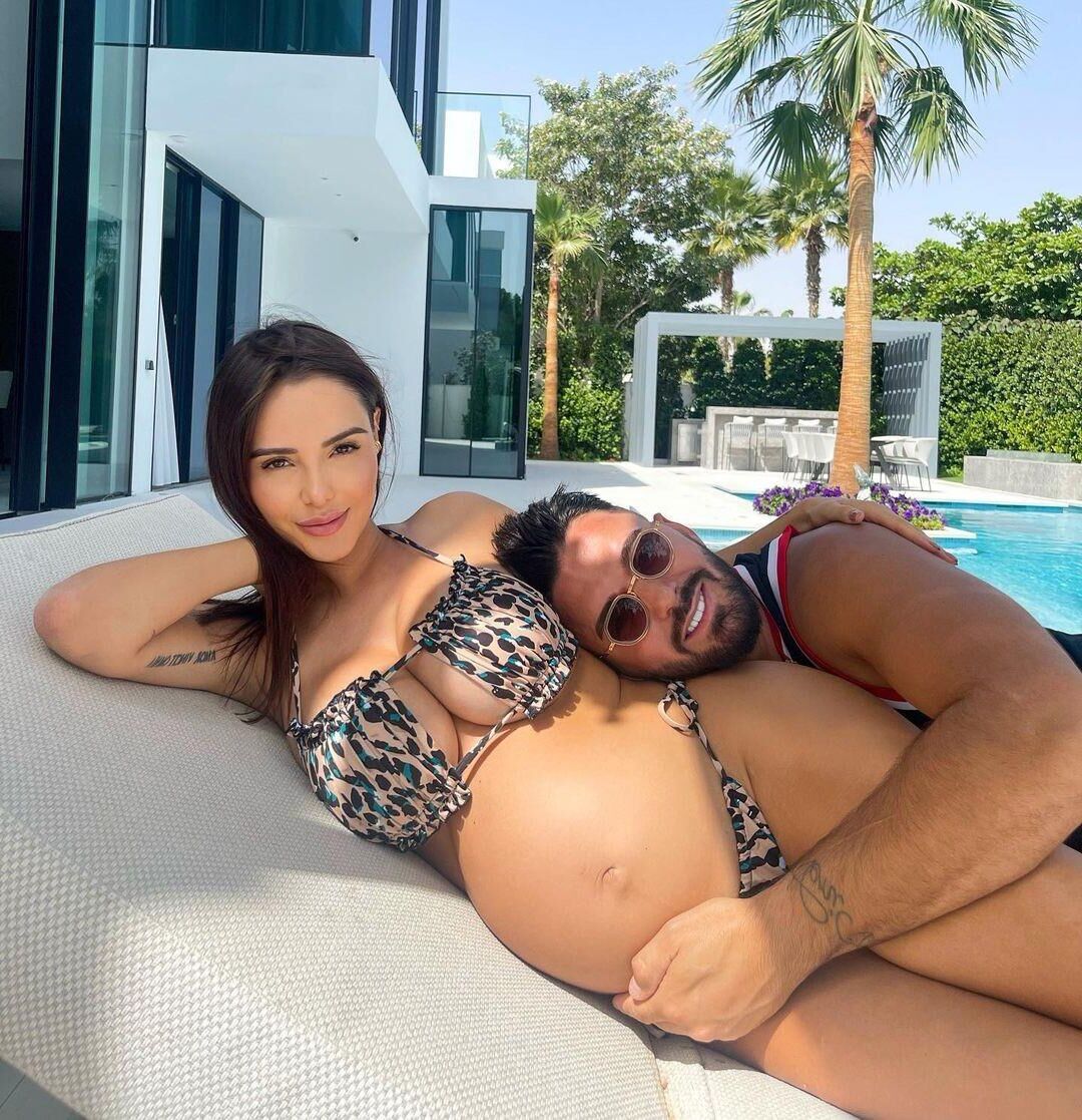  Nabilla Vergara pregnant