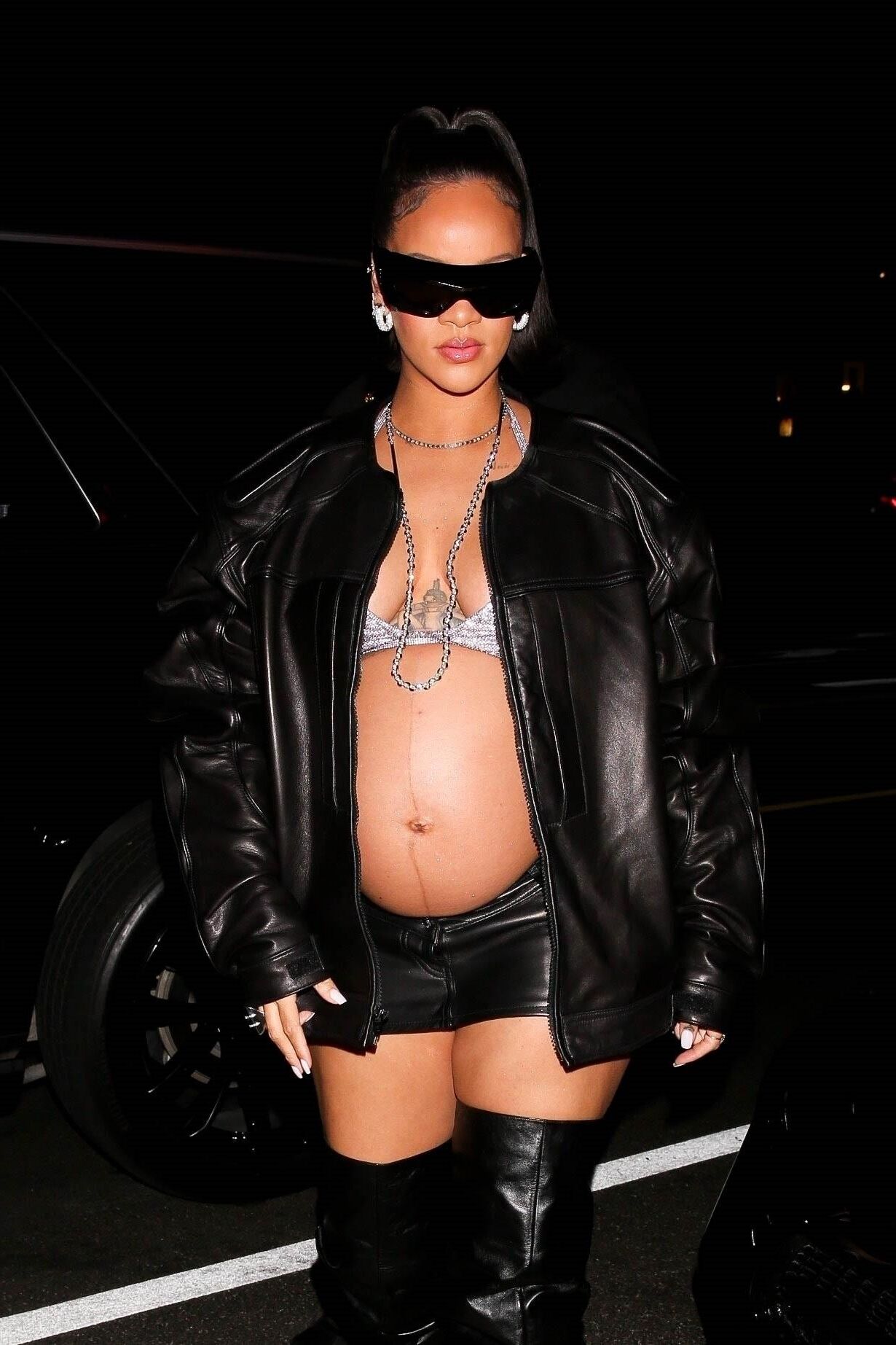 Pregnant RIHANNA