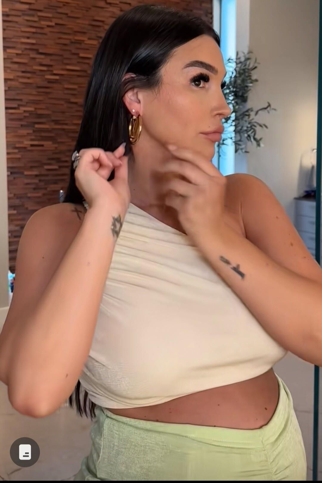 MILF pregnant Krystiana