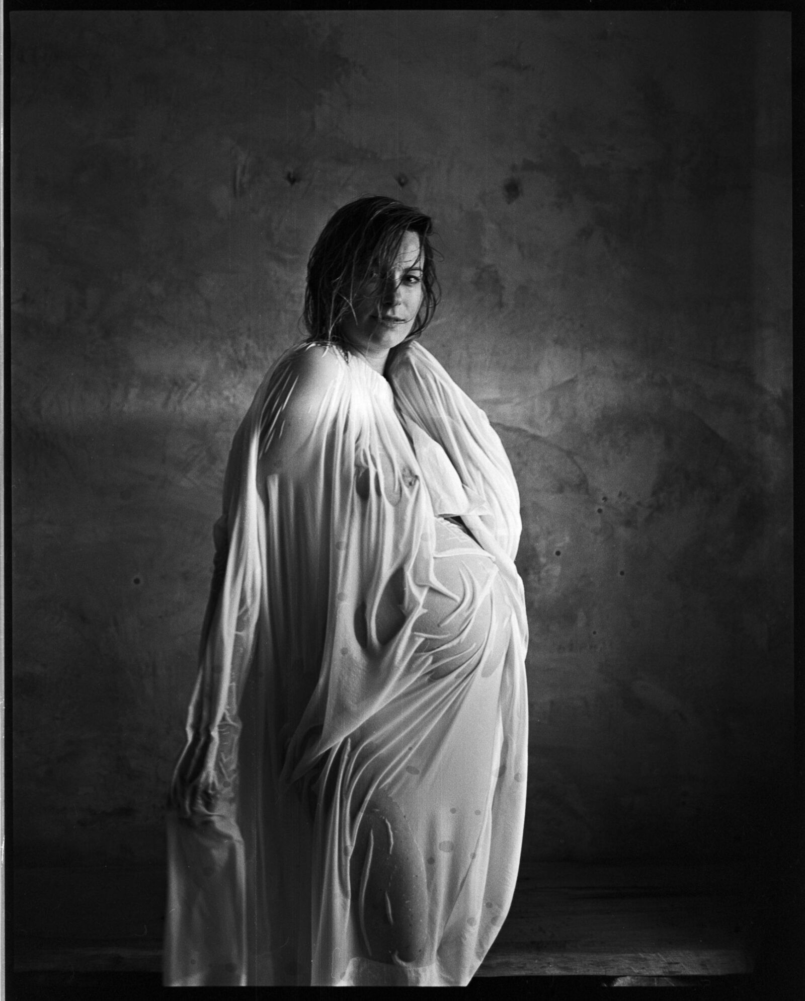 Artistic phoro shoot of a pregnant woman