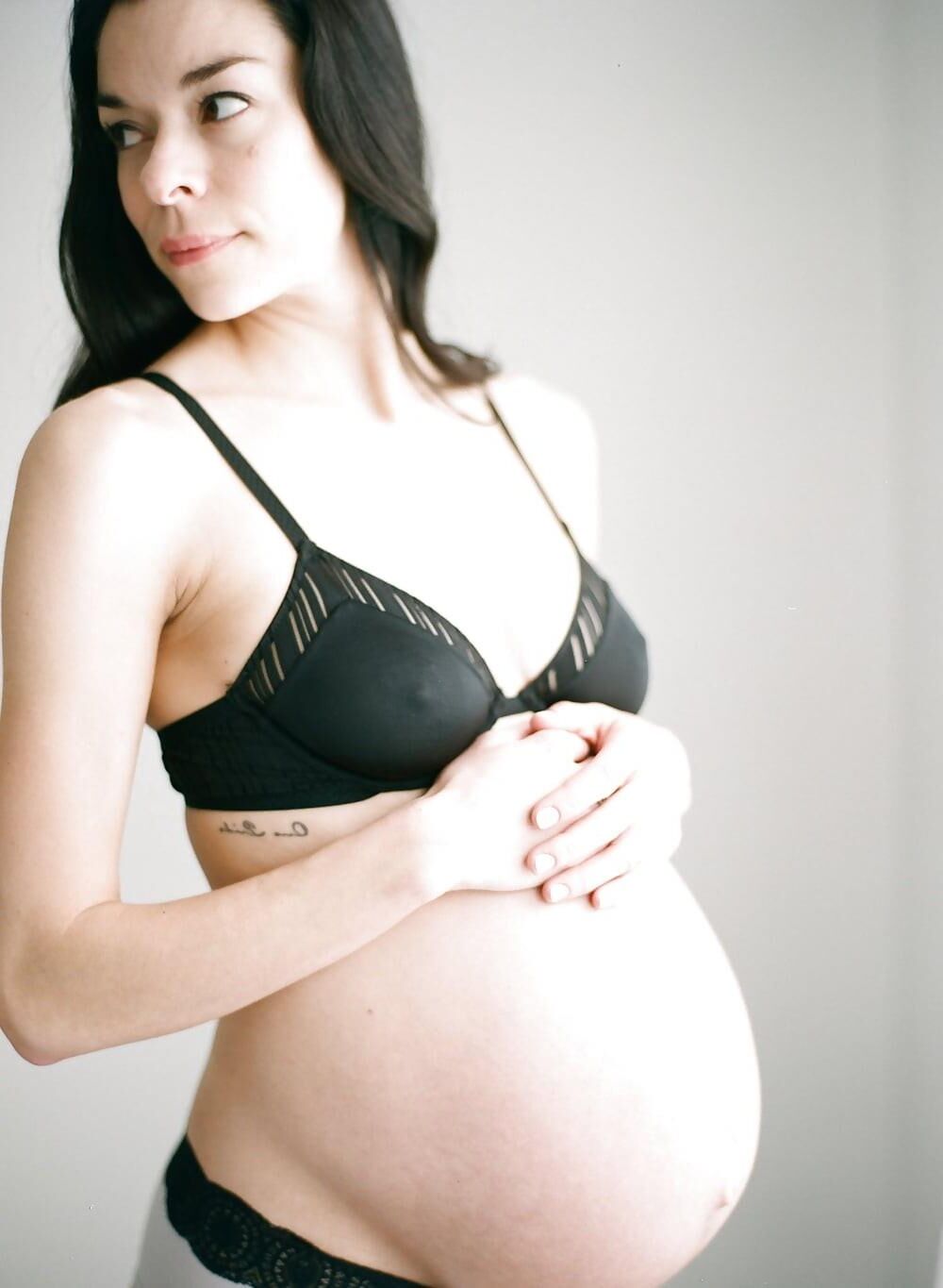 Boudoir pregnant woman