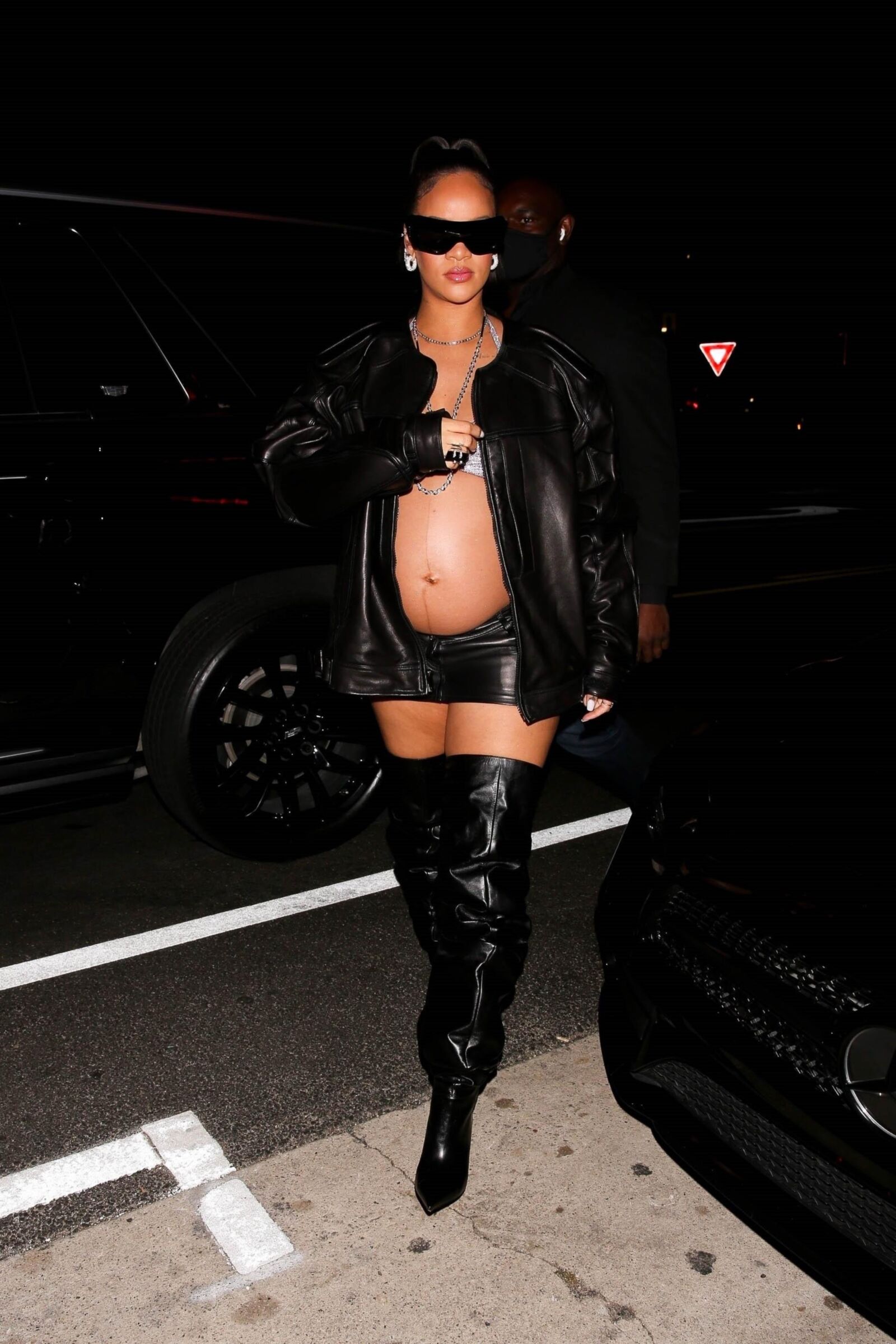 Pregnant RIHANNA