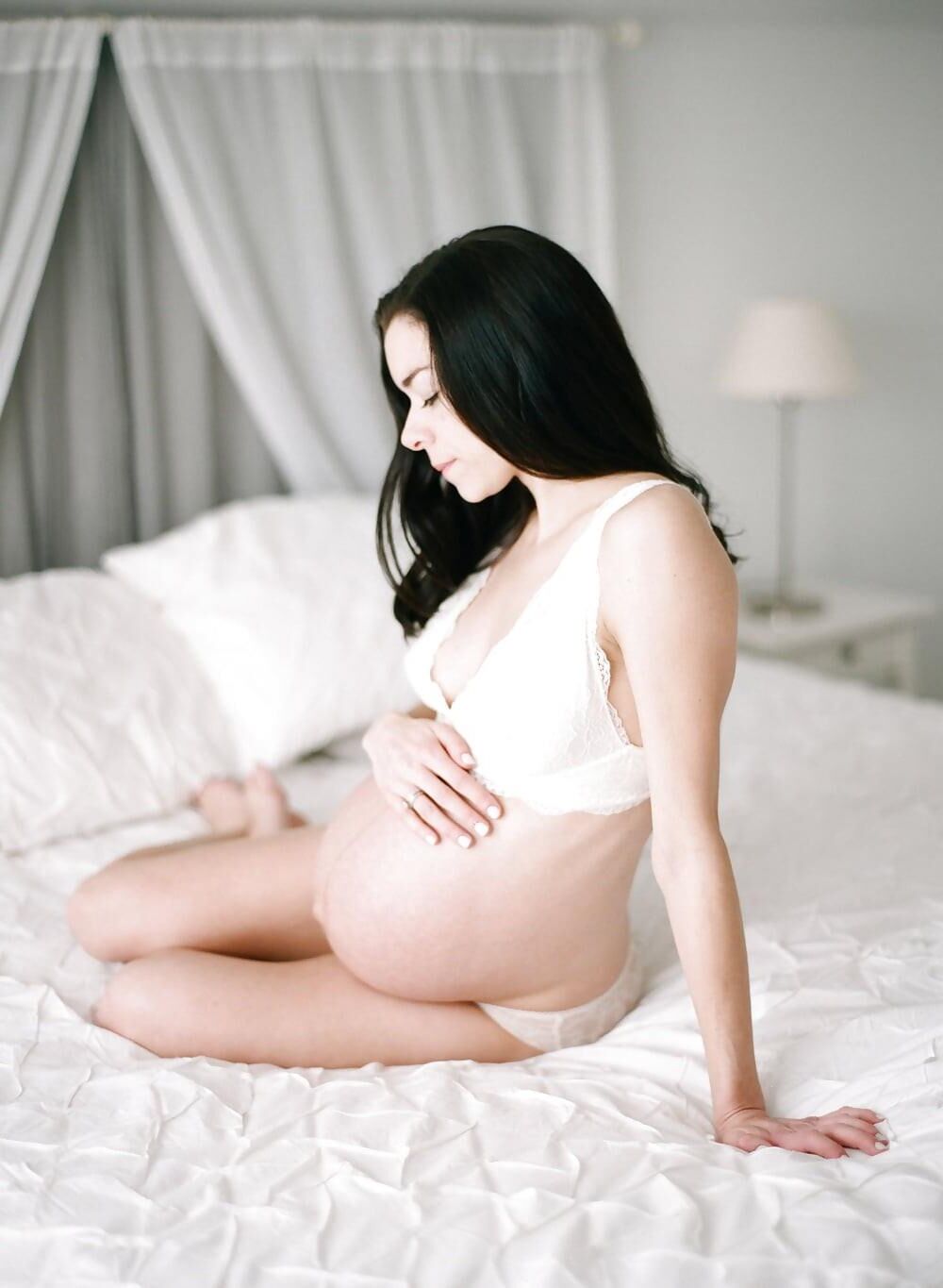 Boudoir pregnant woman