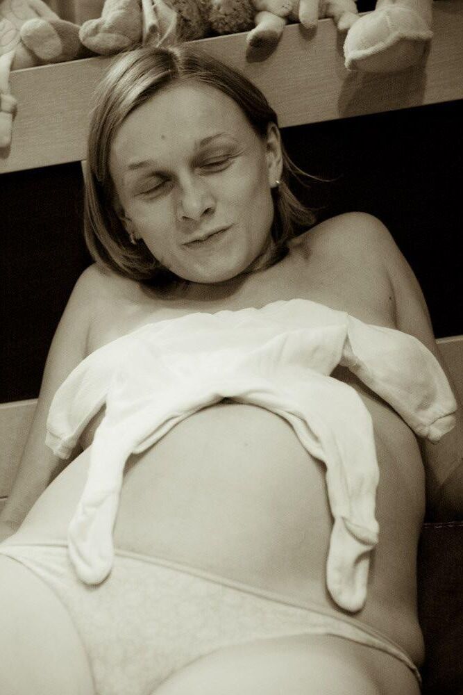 Artistic belly of pregnant mom