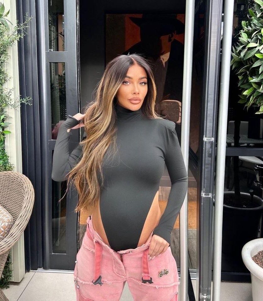 Chelsee Healey, prostituta grávida de Hollyoaks em lycra.