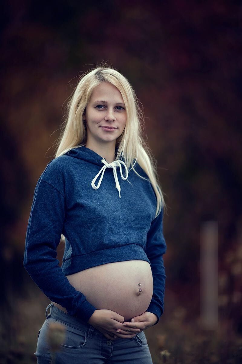 Hot photo shoot of a young pregnant blonde