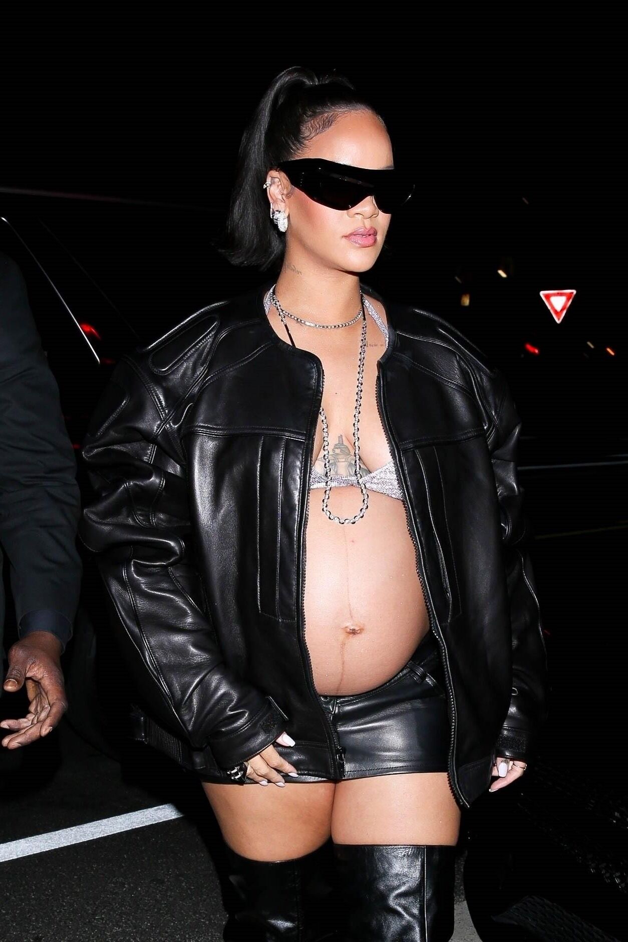 Pregnant RIHANNA