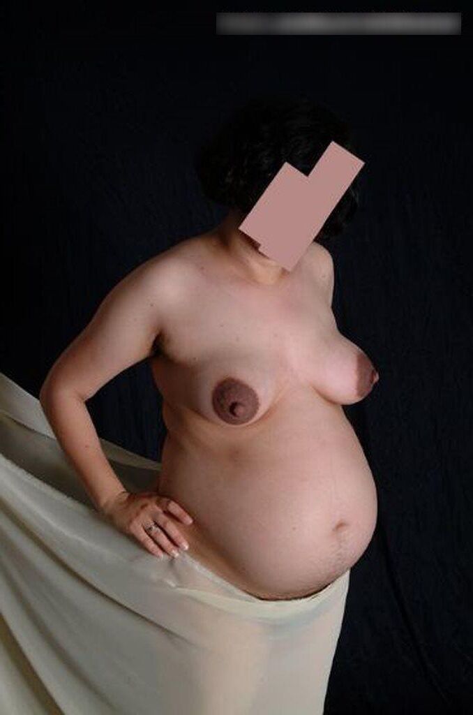 Photo shoot of a naked and anonymous pregnant woman