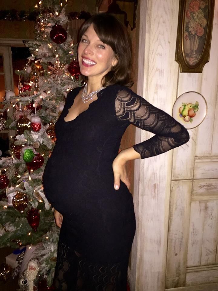 Milla Jovovich pregnant