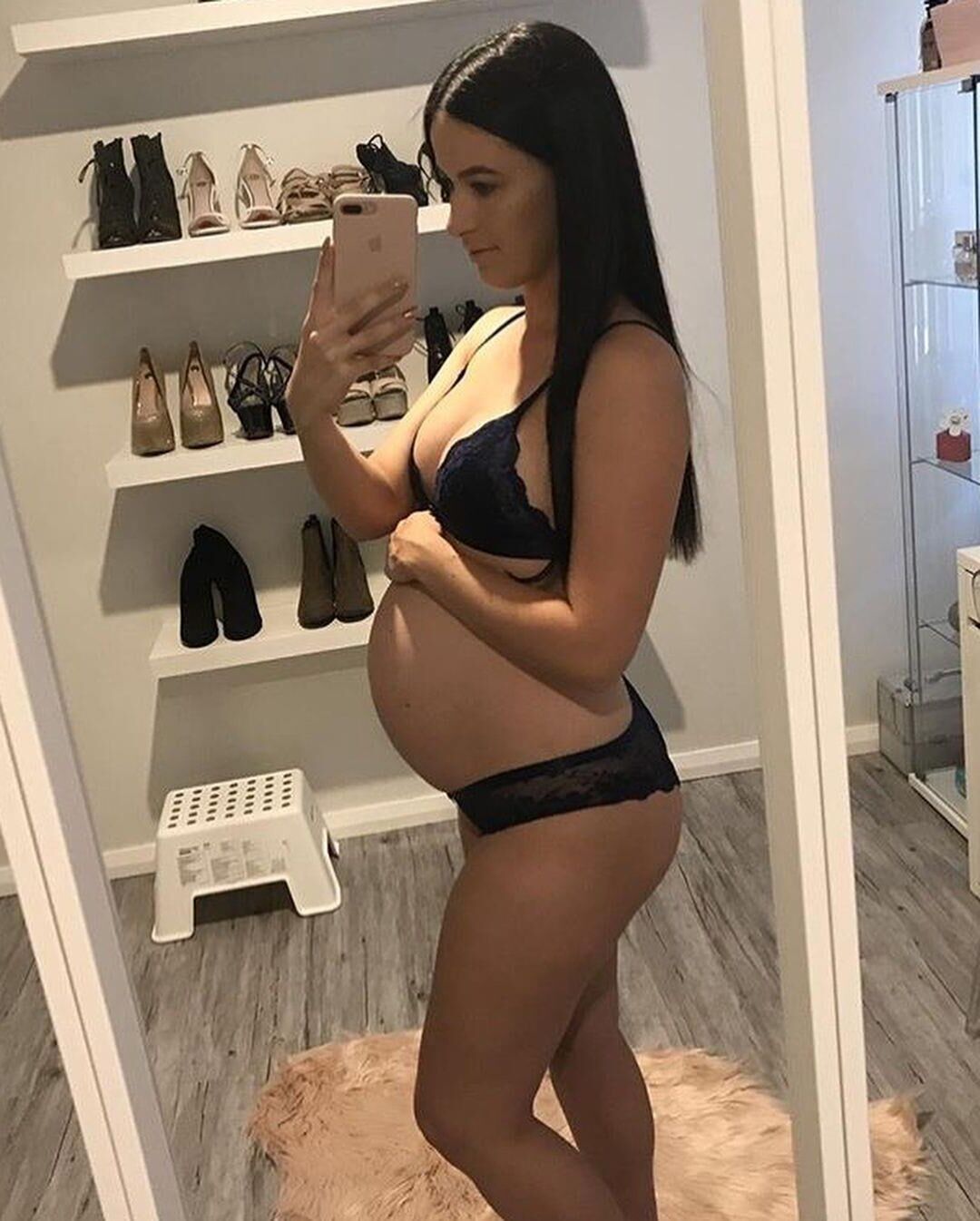 Mirror mirror on the wall, who's the sexiest preggo of them all?