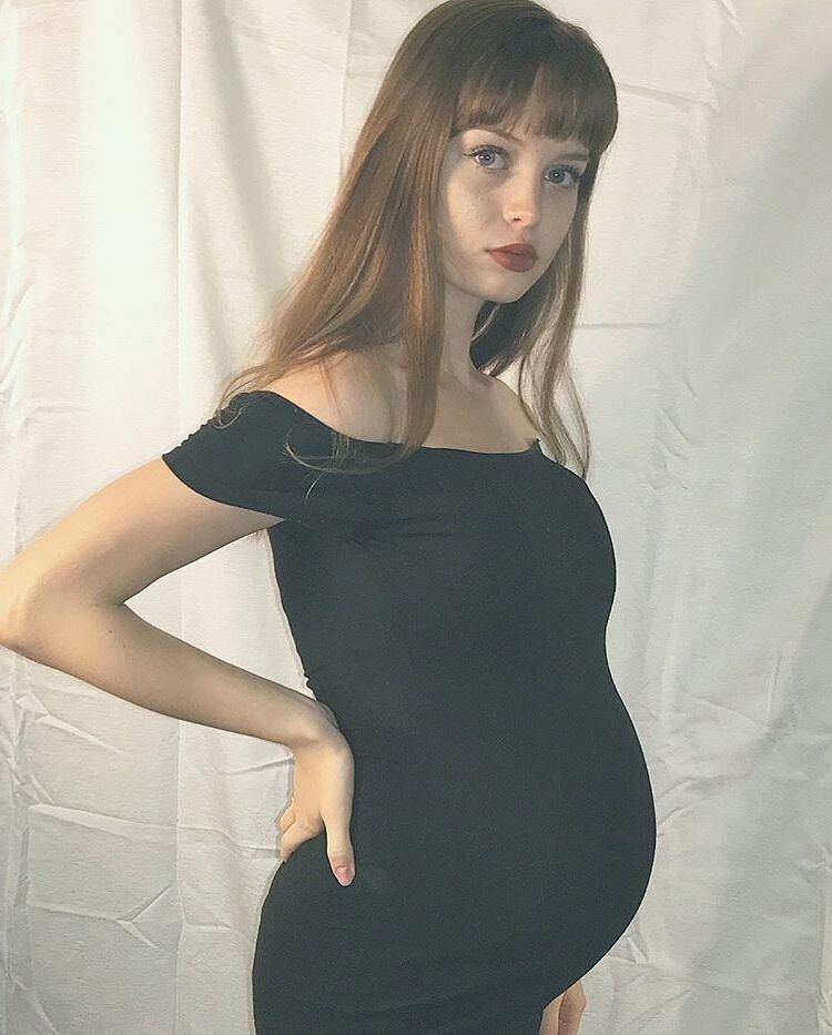 [Pregnant] young girl with twins