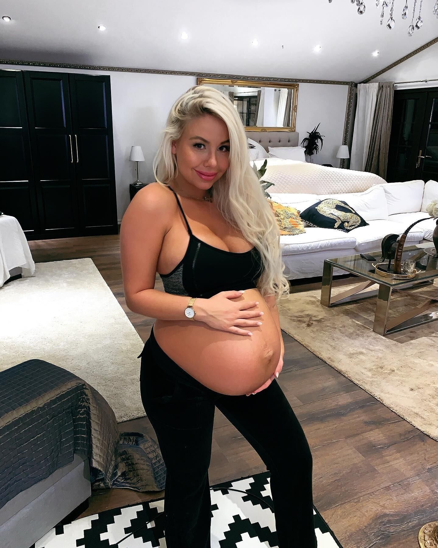 Pregnant 25