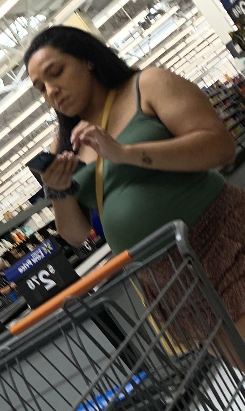 [Pregnant] women at supermarket