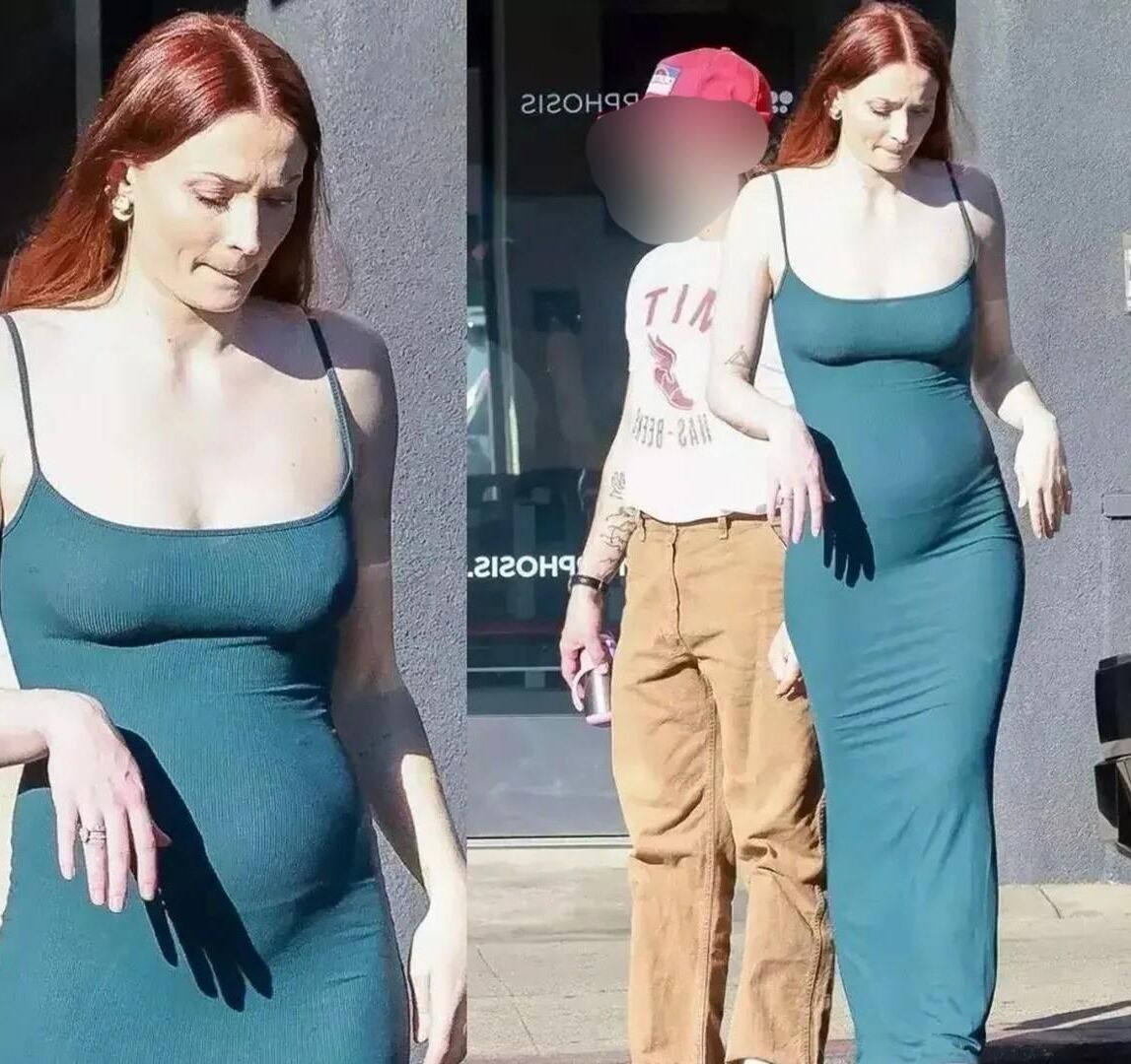 preggo hoe Sophie Turner with 2nd bun in the oven