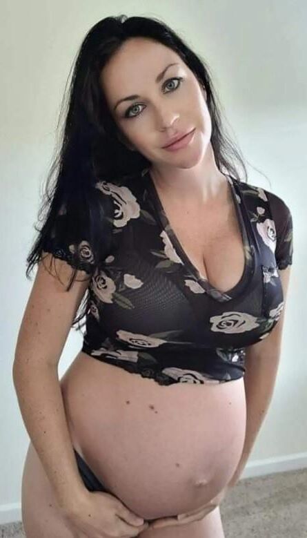 Busty Pregnant OF Hottie Amy Kupps