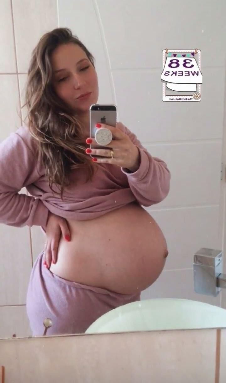 [Pregnant] wife gets photographed