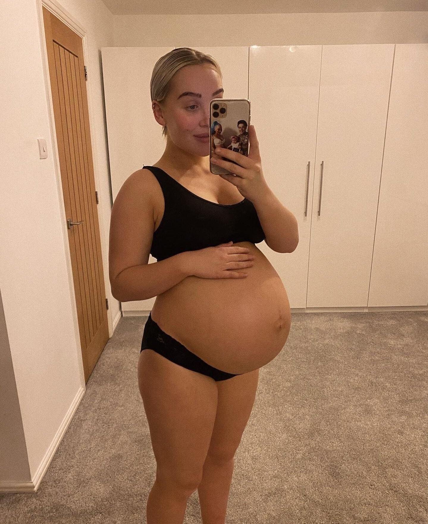 Mirror mirror on the wall, who's the sexiest preggo of them all?