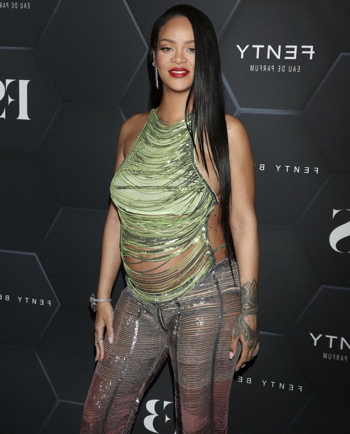 Rihanna enceinte parfaite