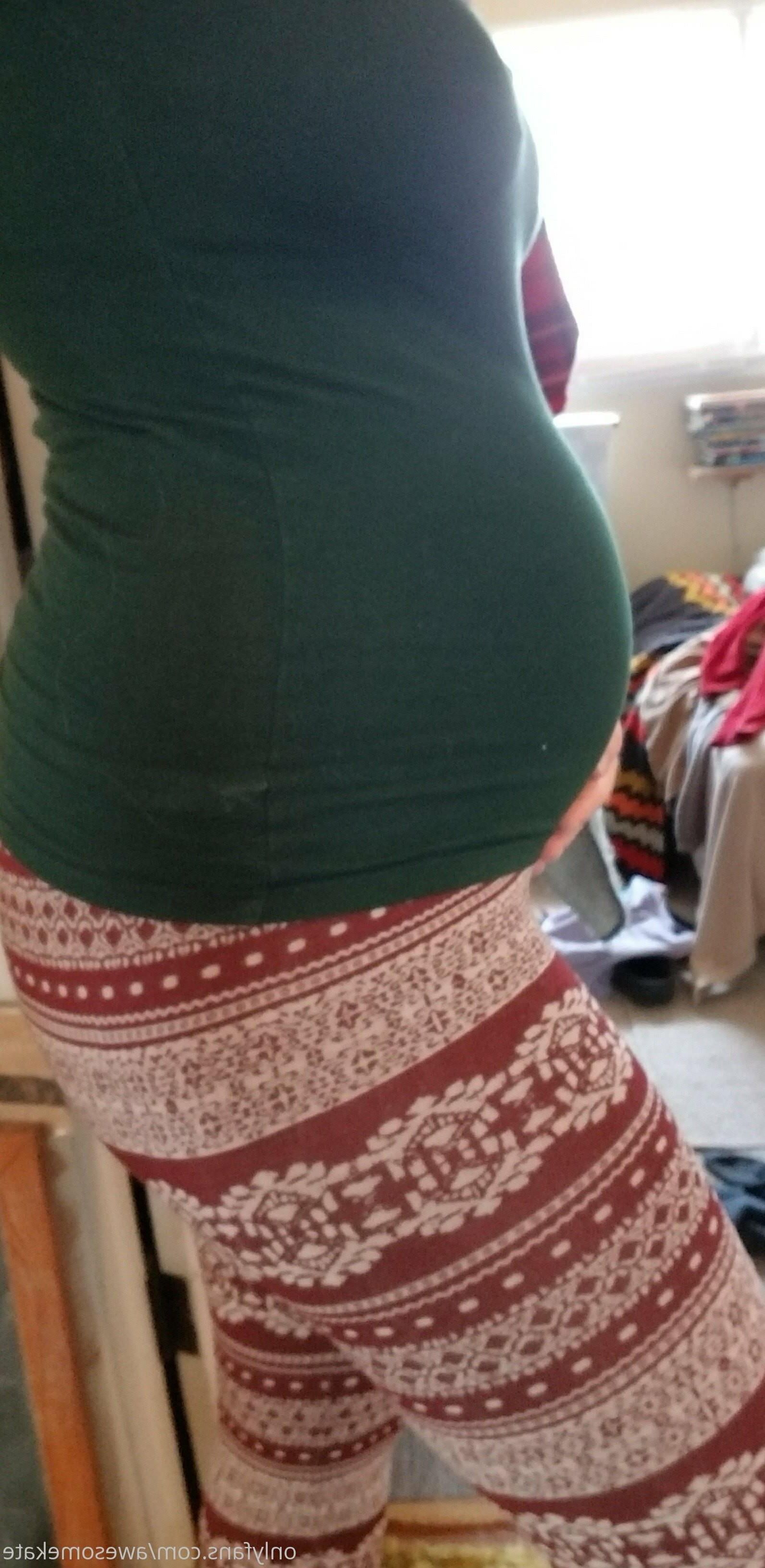 [Pregnant] young mom Kate