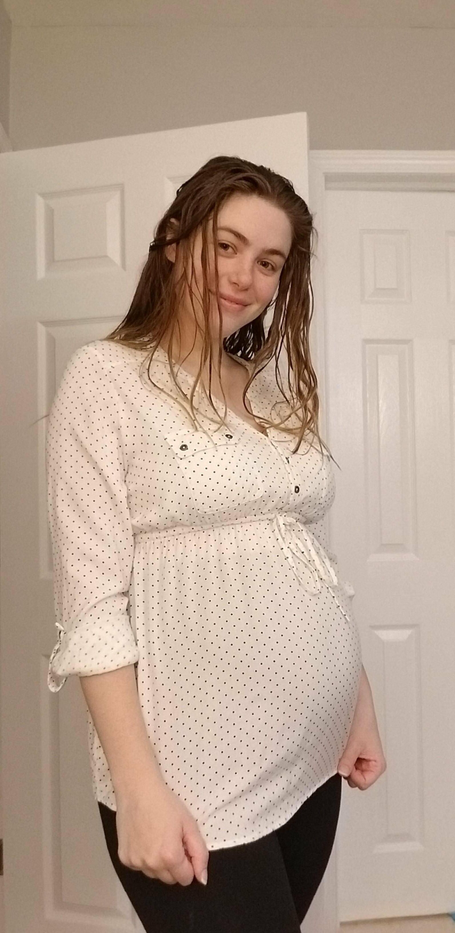 [Pregnant] young mom Kate