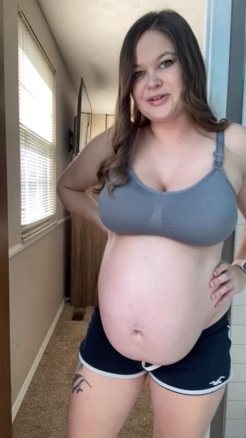 Hot amateur preggo babe with big tits