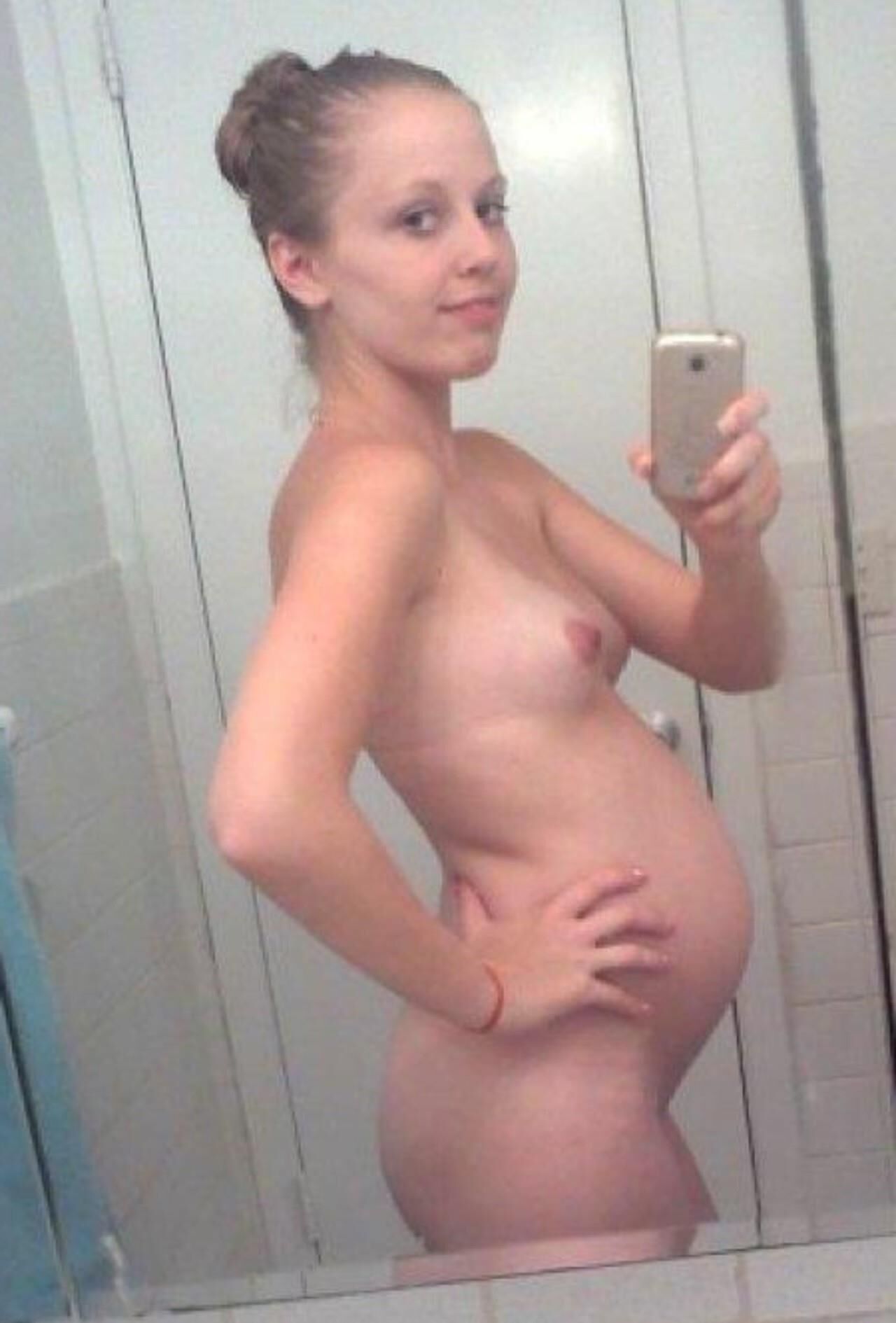 11/22~Preggers-selfies