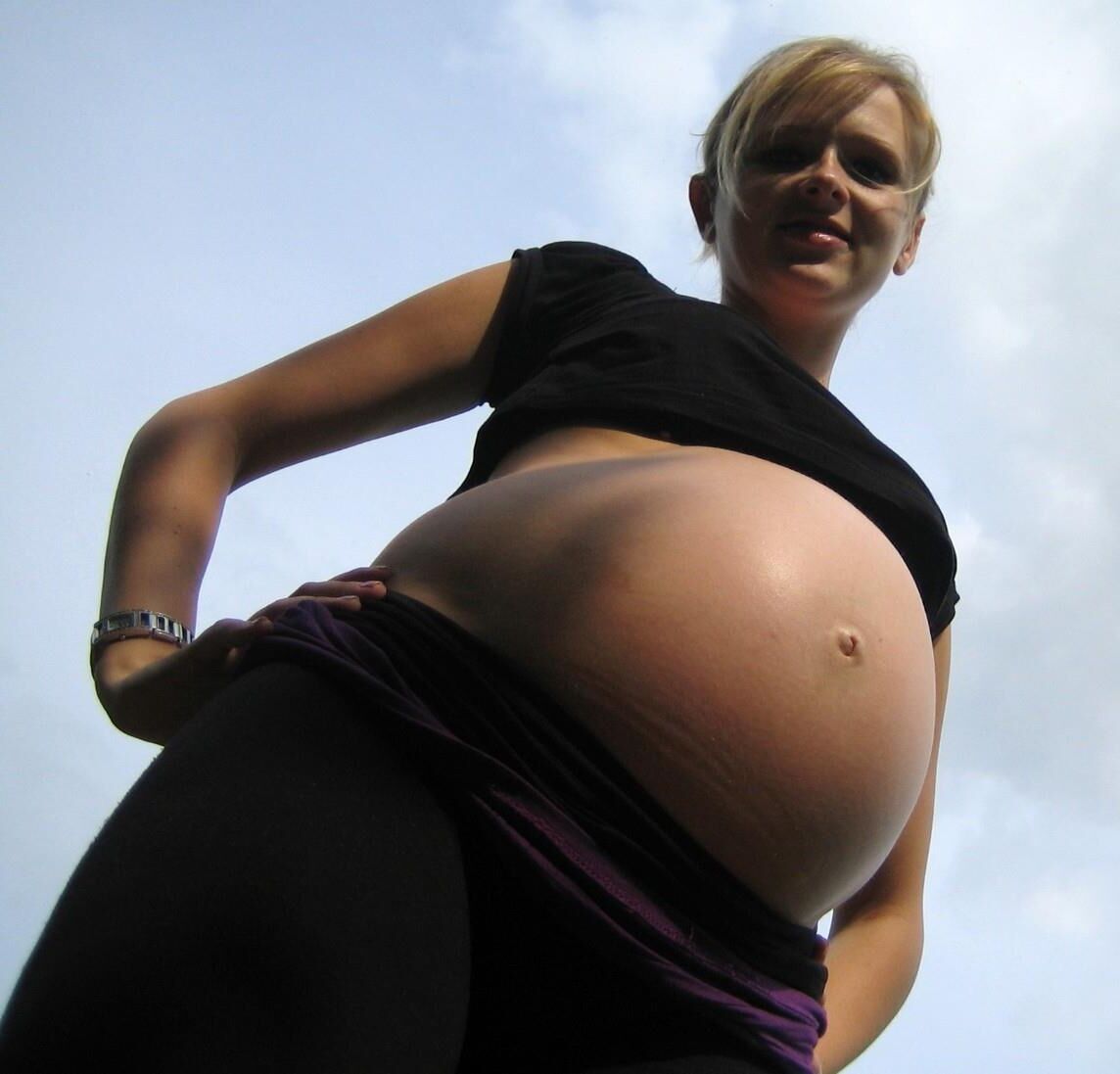 pregnant wifes blonde brunette schwanger pls comment