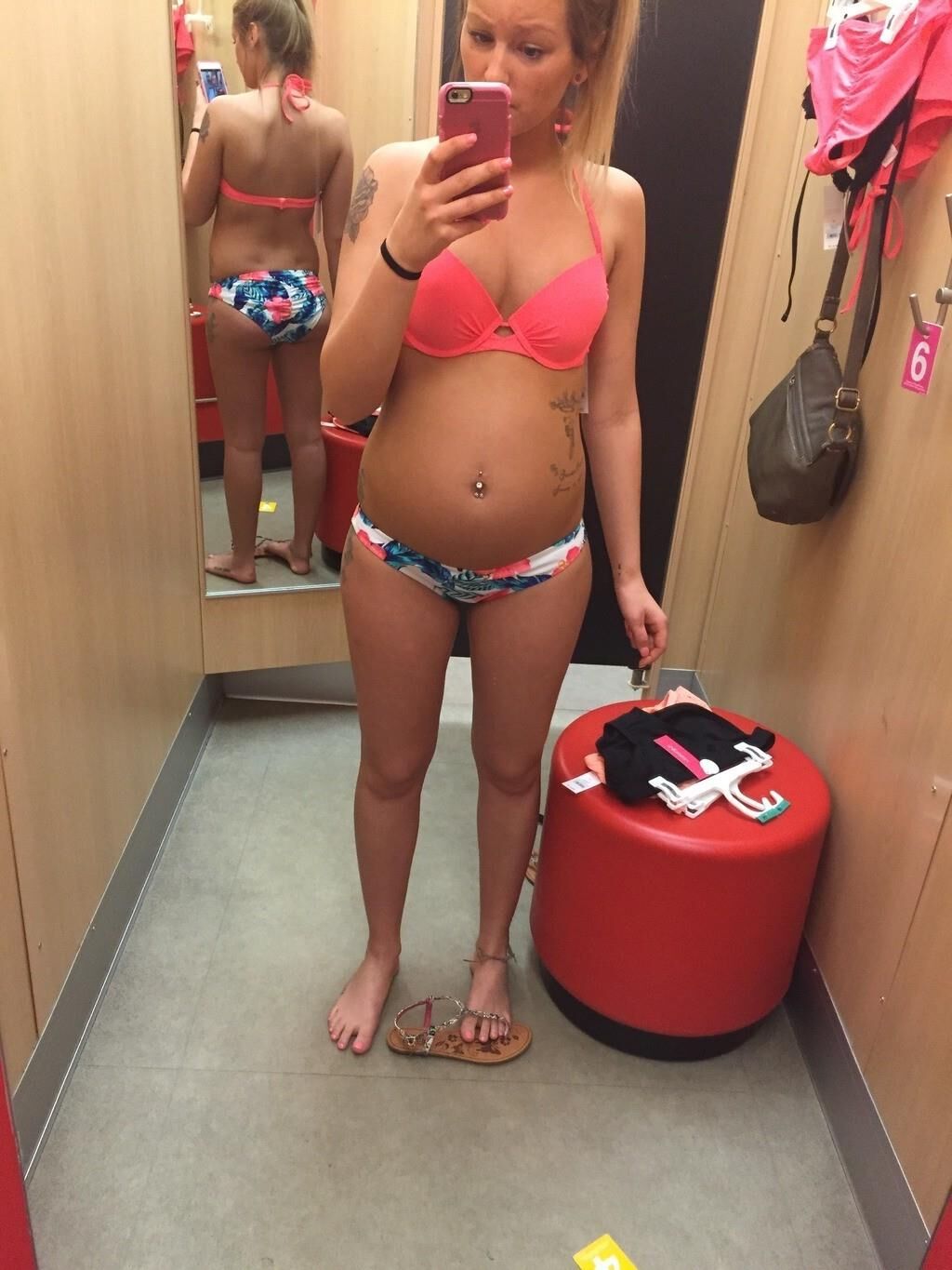 [Pregnant] selfies of a young blonde