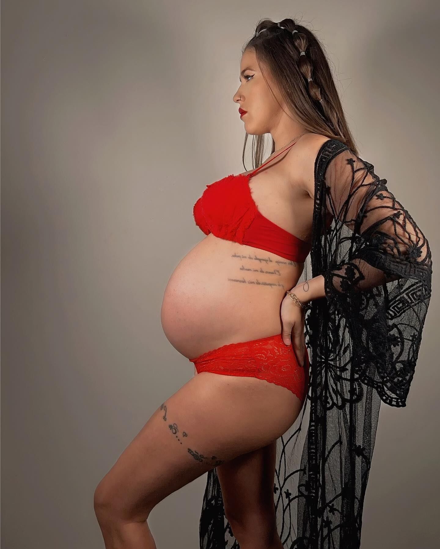 Hot pregnant babe Julia with huge belly