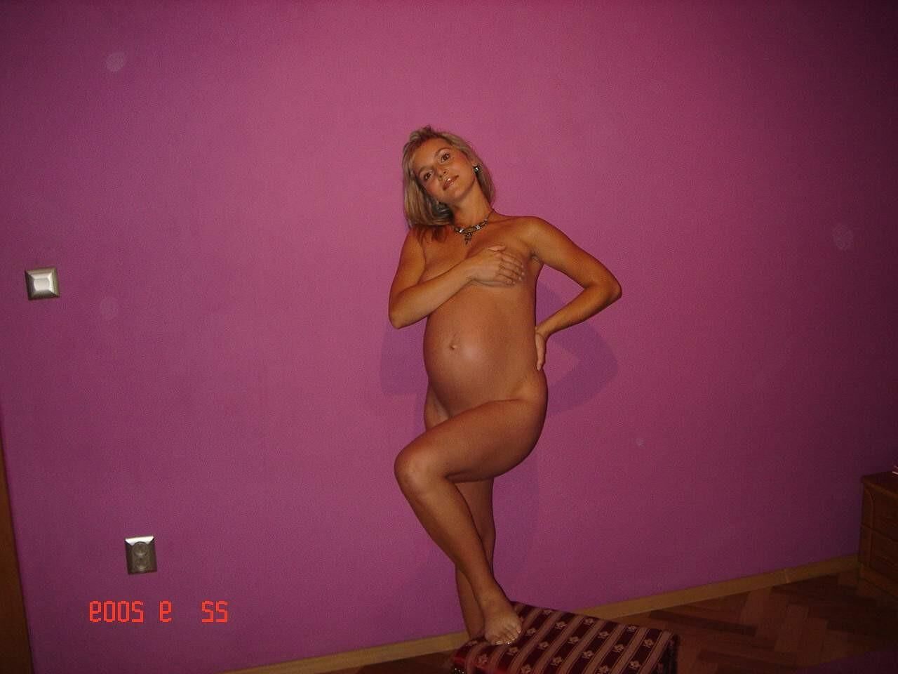 [Pregnant] Czech mom at home