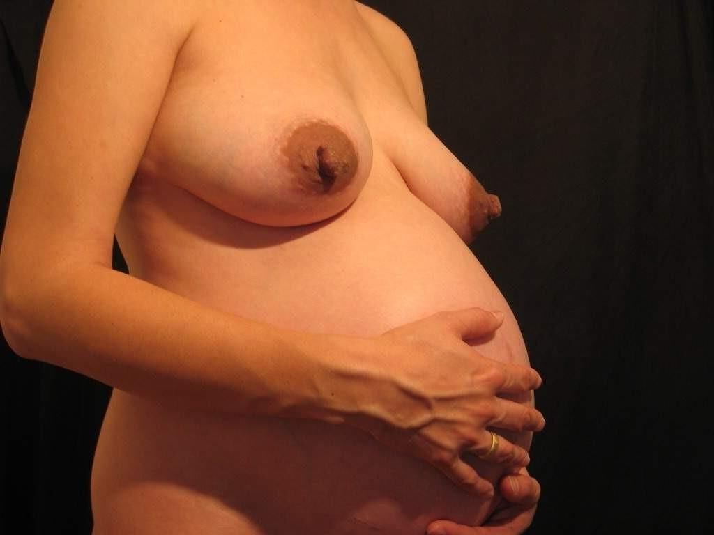 [Pregnant] naked woman