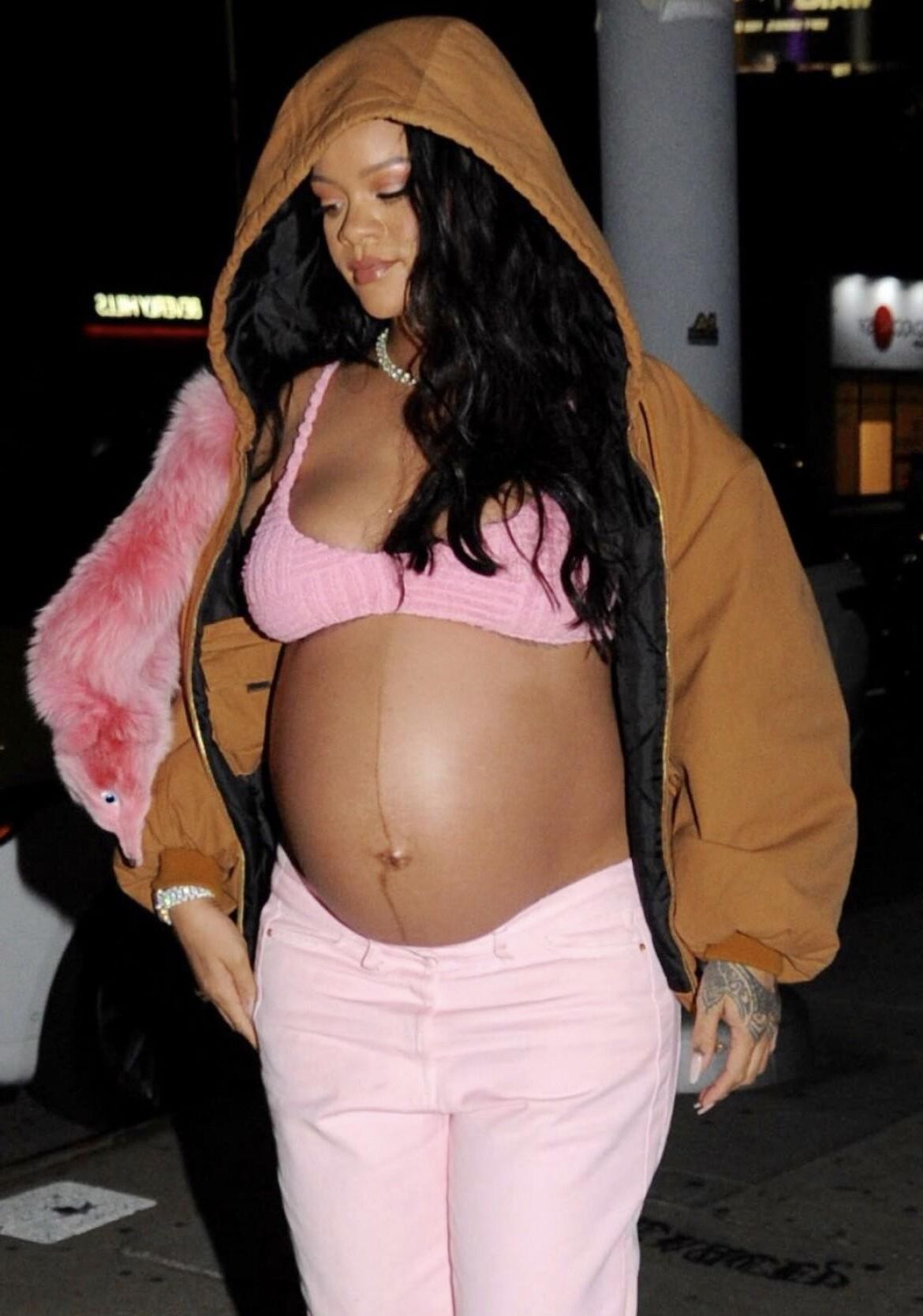 Rihanna enceinte parfaite