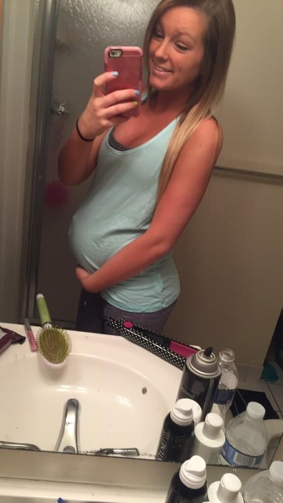 [Pregnant] selfies of a young blonde