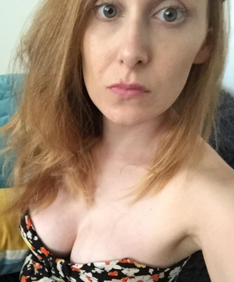 [Pregnant] redhead mom at home